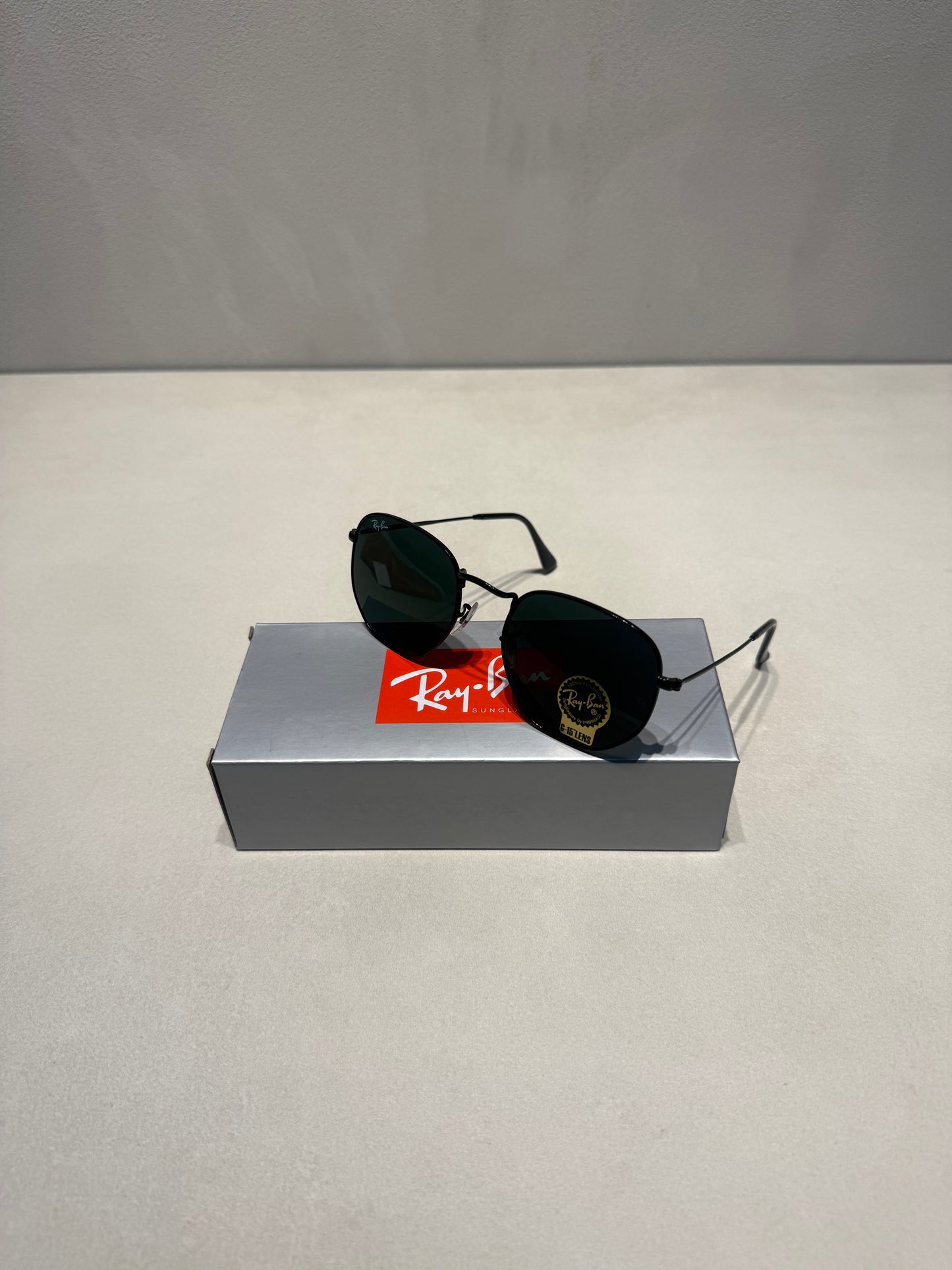 RAYBAN Hexagonal Black Grey -7020