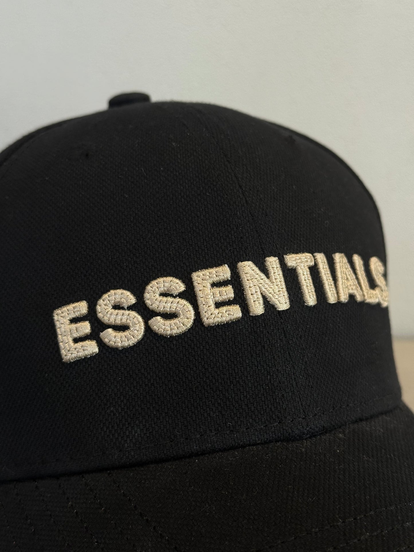 Gorra ESSENTIALS DUPE - Negra - 7125